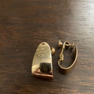 Vintage Napier gold clip on earrings